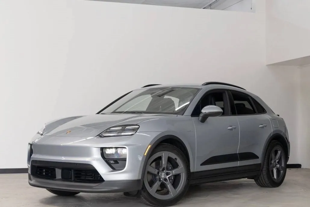 2025 Porsche Macan Electric photo 1