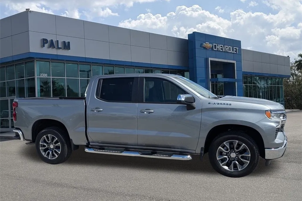 2025 Chevrolet Silverado 1500 LT photo 1