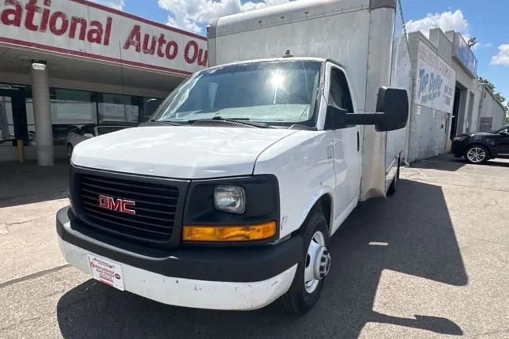 2016 Gmc Savana Cutaway Base photo 1