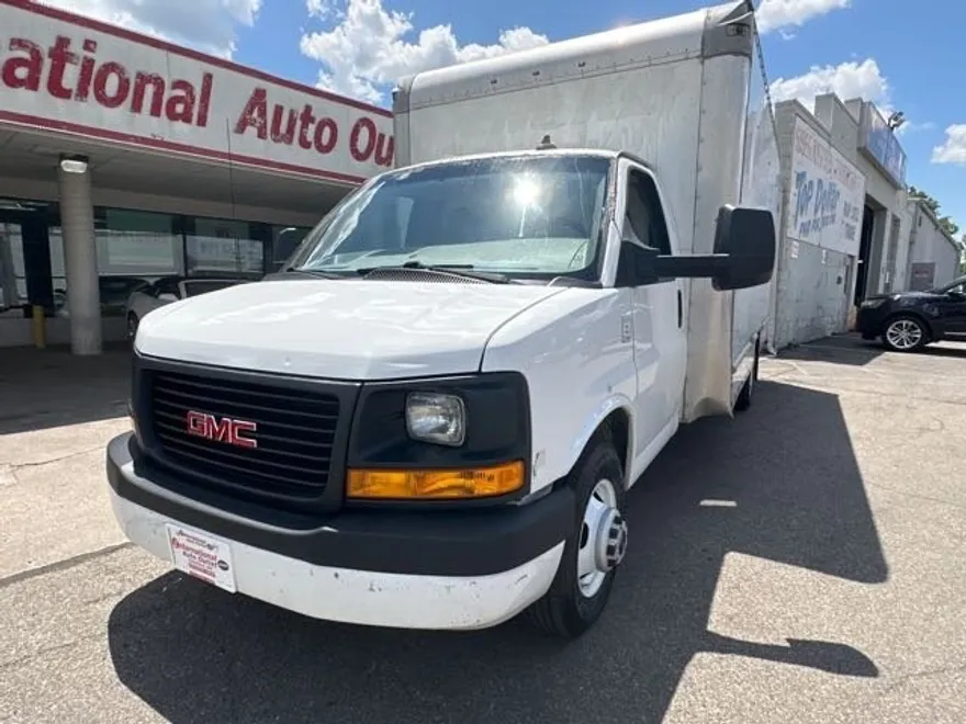 2016 Gmc Savana Cutaway Base photo 1