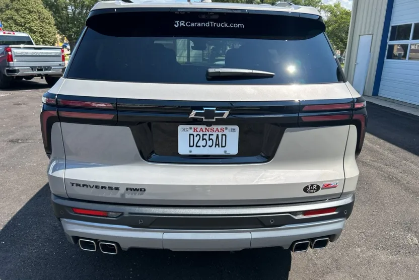 2026 Chevrolet Traverse Z71 photo 1