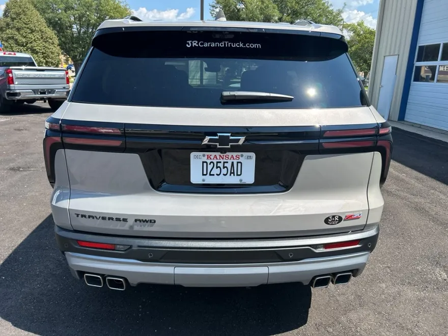 2026 Chevrolet Traverse Z71 photo 1