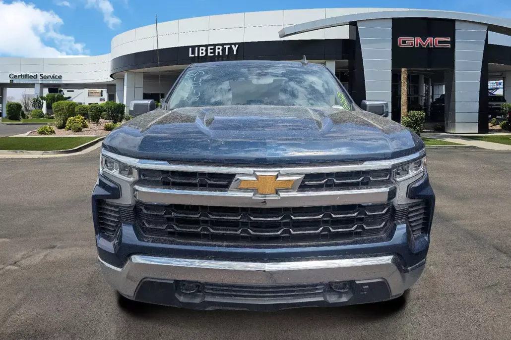 2022 Chevrolet Silverado 1500 LT photo 1