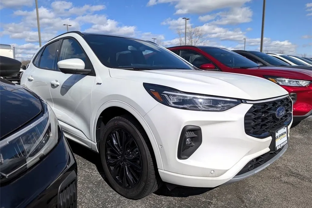 2024 Ford Escape ST-Line Elite photo 1