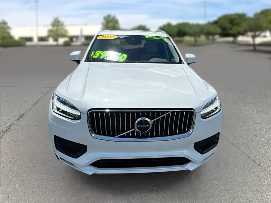 2022 Volvo XC90 T6 AWD Momentum photo 1
