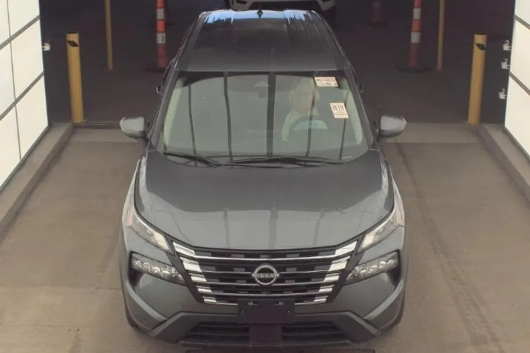 2024 Nissan Rogue SV photo 1