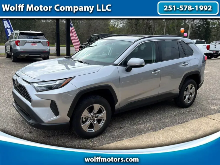 2023 Toyota RAV4 XLE photo 1