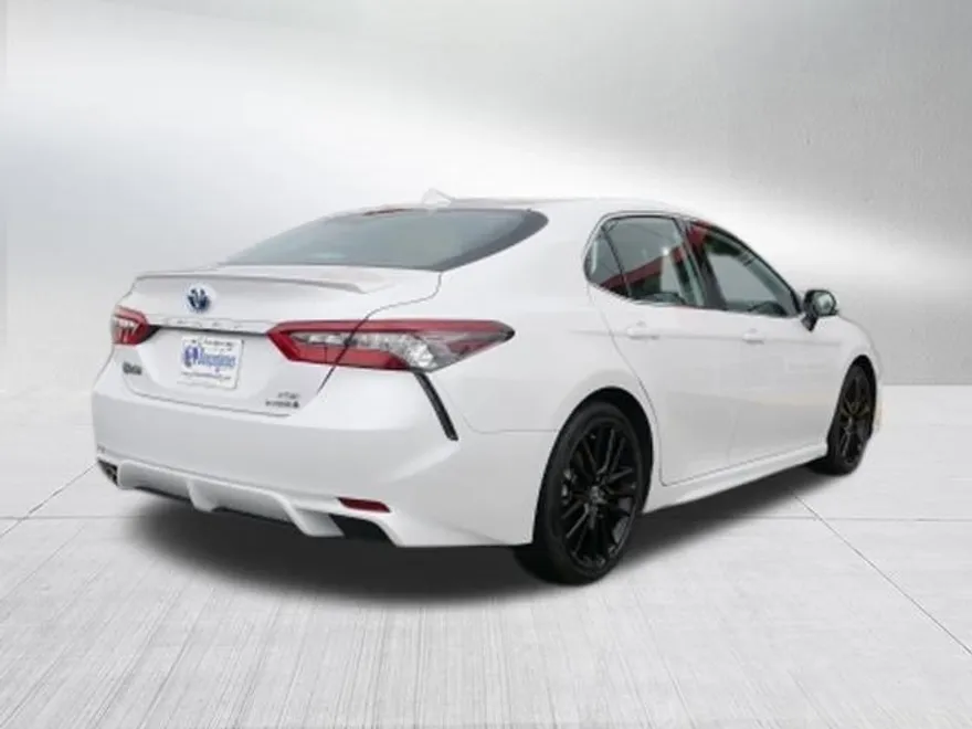 2024 Toyota Camry Hybrid XSE photo 1