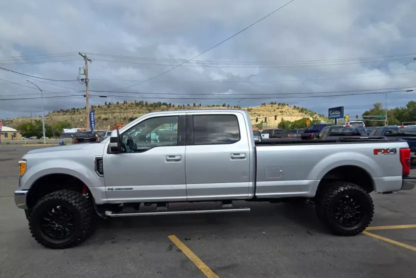 2017 Ford F-350 XLT photo 1