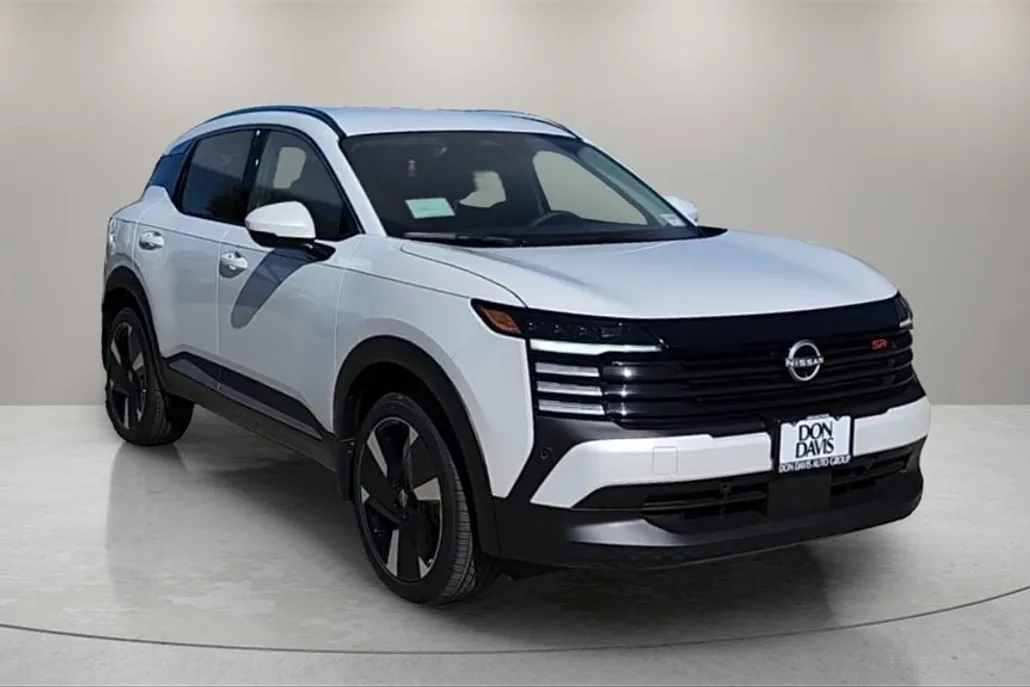 2025 Nissan Kicks SR photo 1