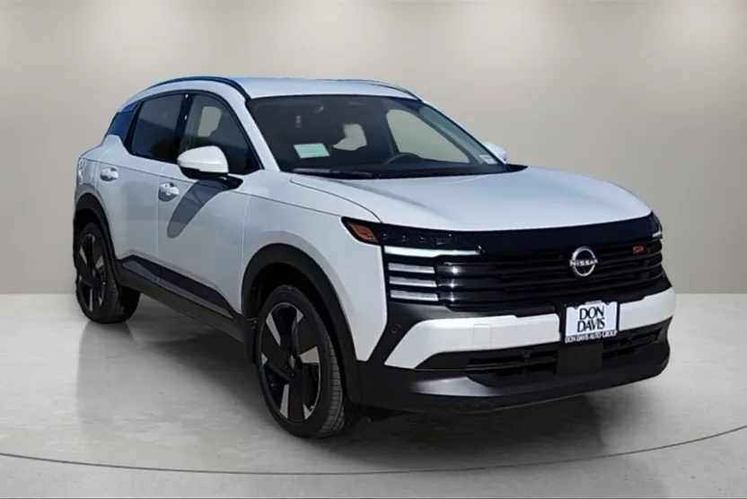2025 Nissan Kicks SR photo 1