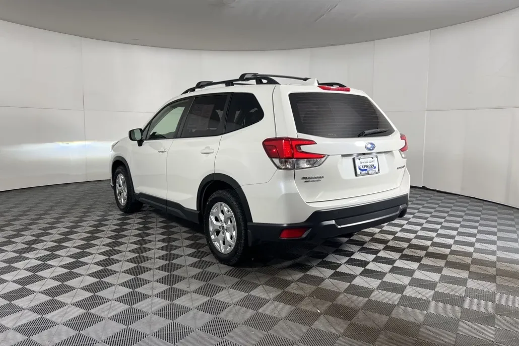 2023 Subaru Forester Base photo 1