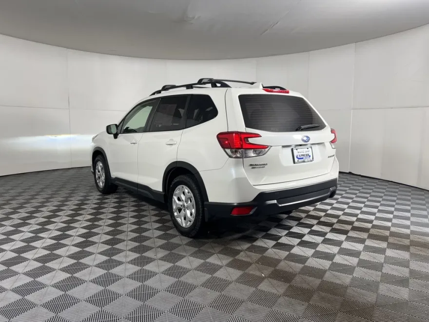 2023 Subaru Forester Base photo 1