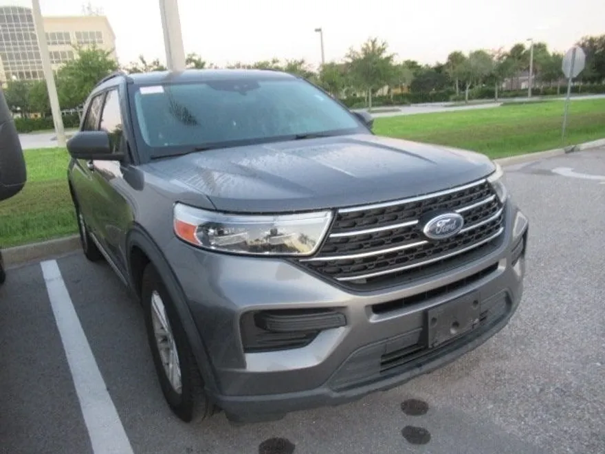 2021 Ford Explorer XLT photo 1