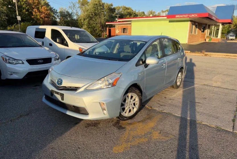 2012 Toyota Prius V Two photo 1