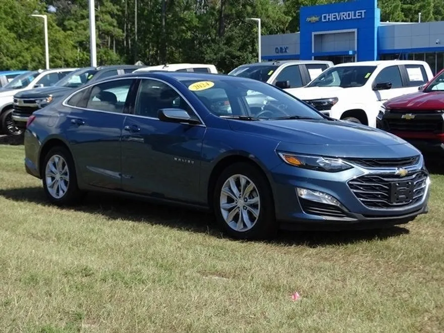 2025 Chevrolet Malibu 1LT photo 1