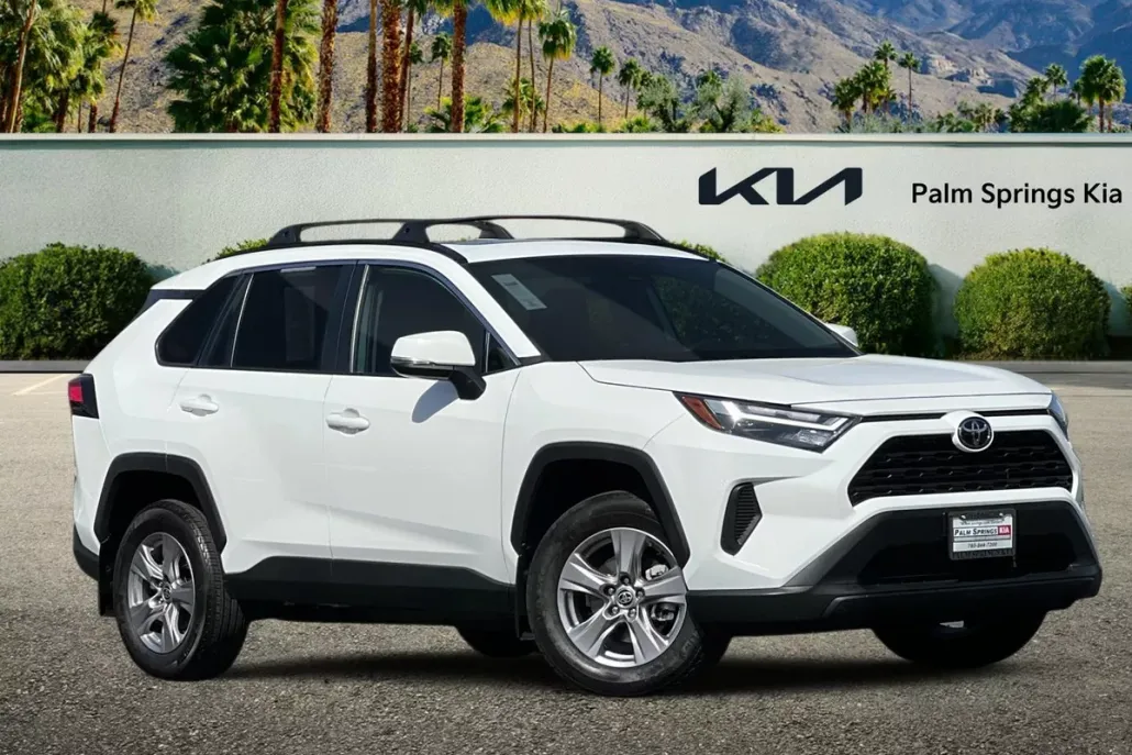 2023 Toyota RAV4 XLE photo 1