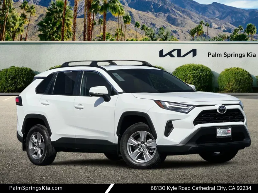 2023 Toyota RAV4 XLE photo 1