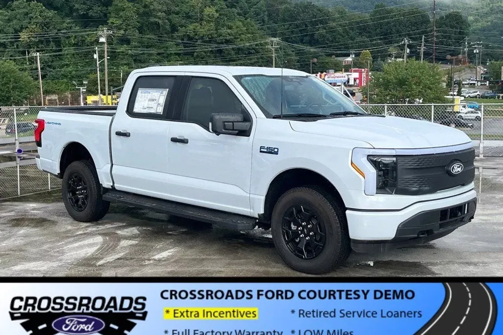 2025 Ford F-150 Lightning XLT photo 1