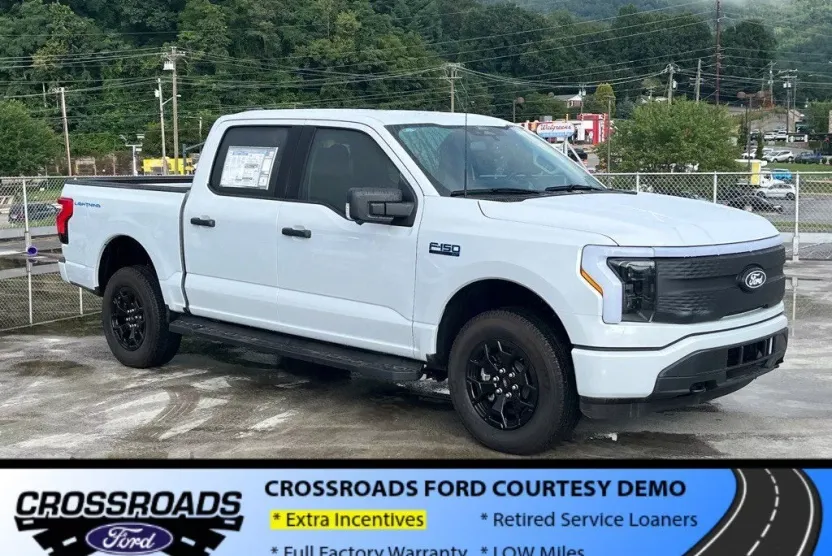 2025 Ford F-150 Lightning XLT photo 1