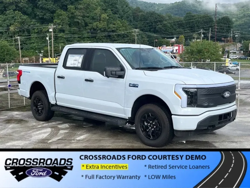 2025 Ford F-150 Lightning XLT photo 1