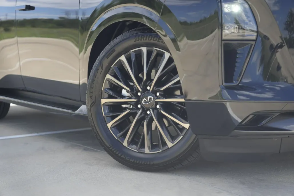 2025 Infiniti QX80 photo 1