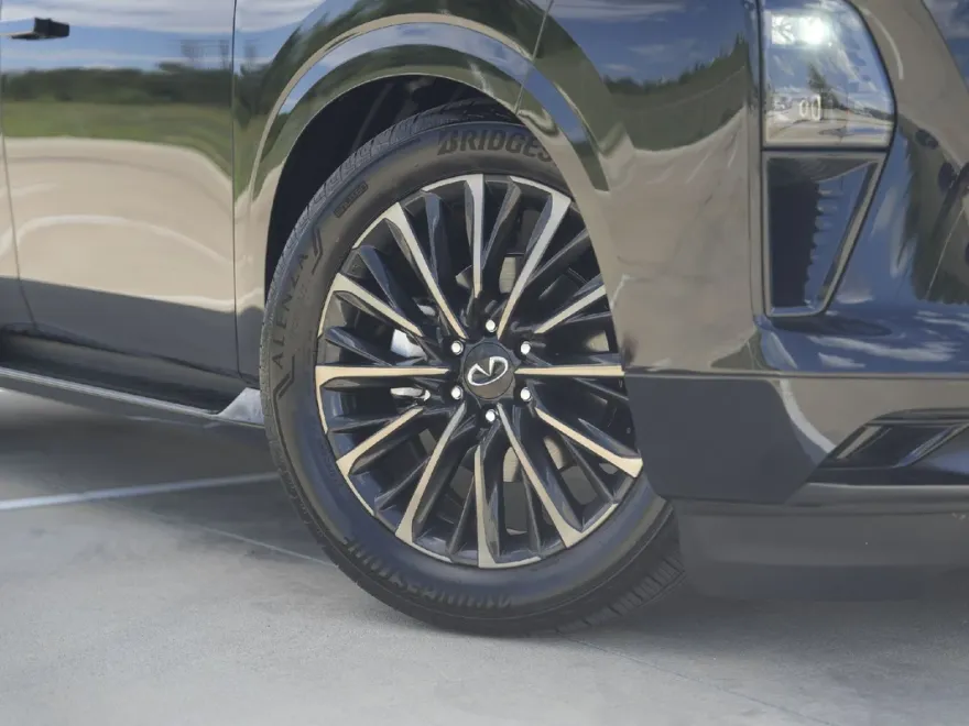 2025 Infiniti QX80 photo 1