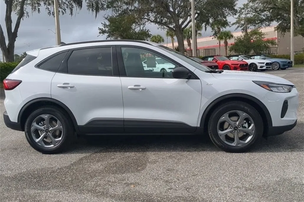 2026 Ford Escape ST-Line photo 1