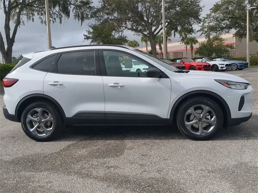 2026 Ford Escape ST-Line photo 1