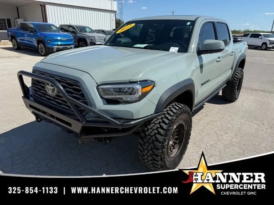 2023 Toyota Tacoma 4x4 SR photo 1