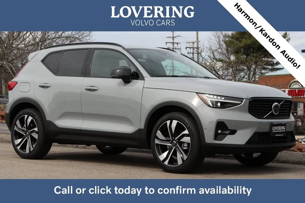2025 Volvo XC40 photo 1