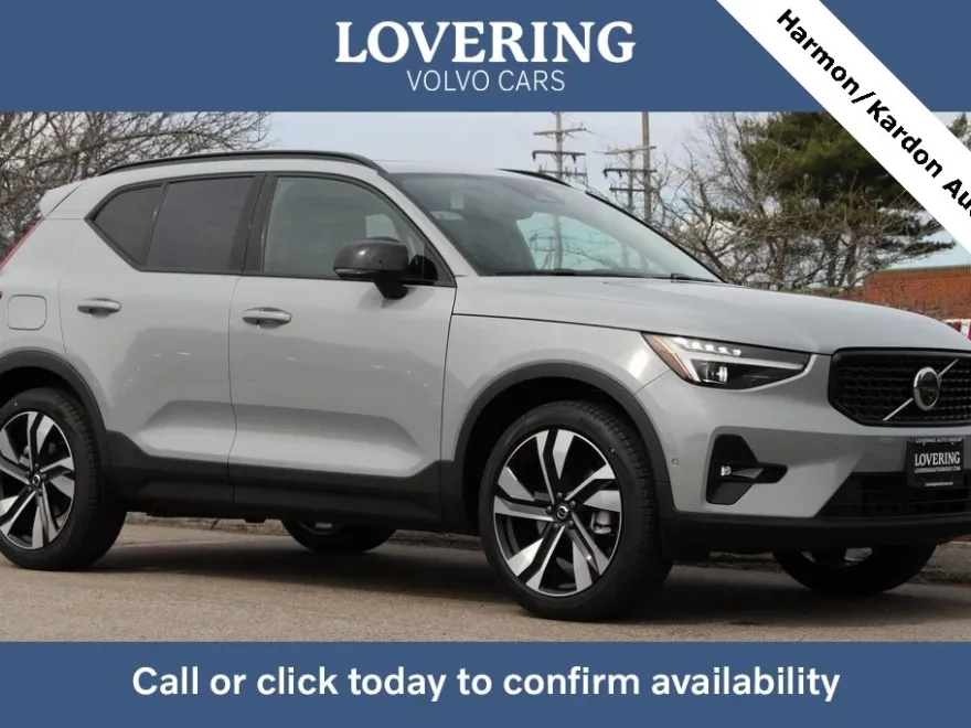 2025 Volvo XC40 photo 1