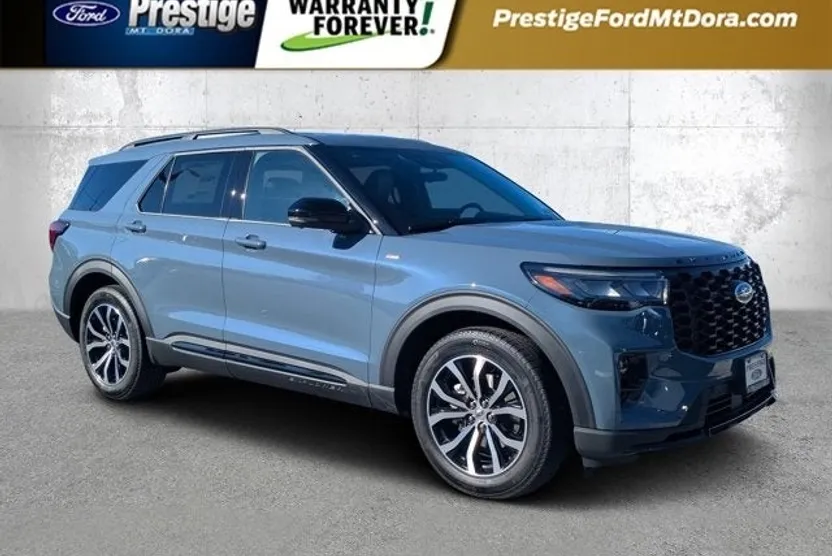 2025 Ford Explorer ST-Line photo 1