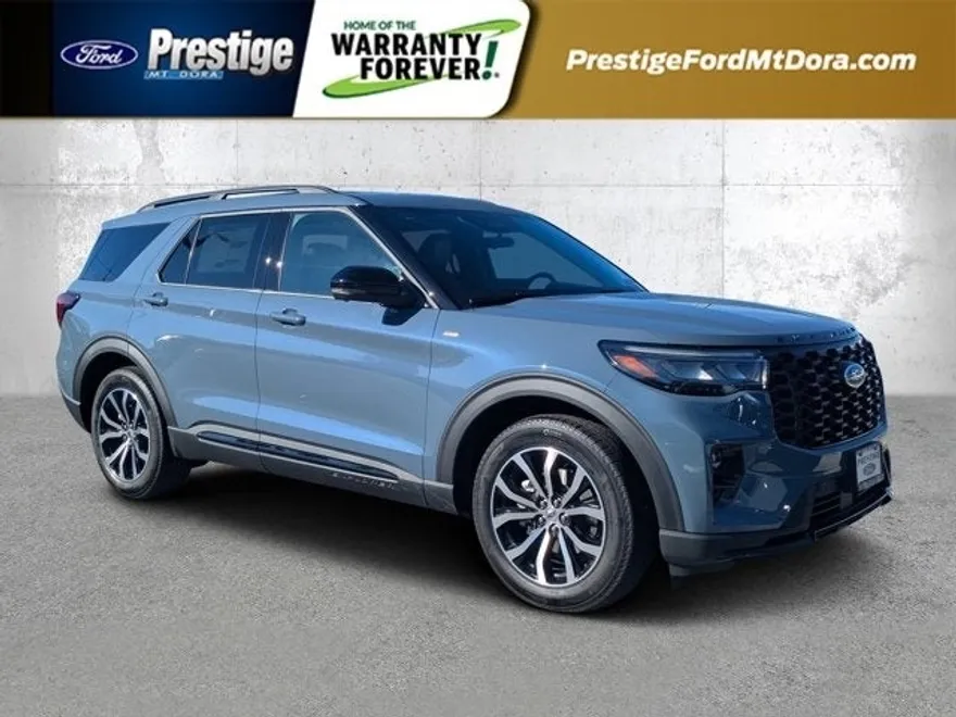 2025 Ford Explorer ST-Line photo 1