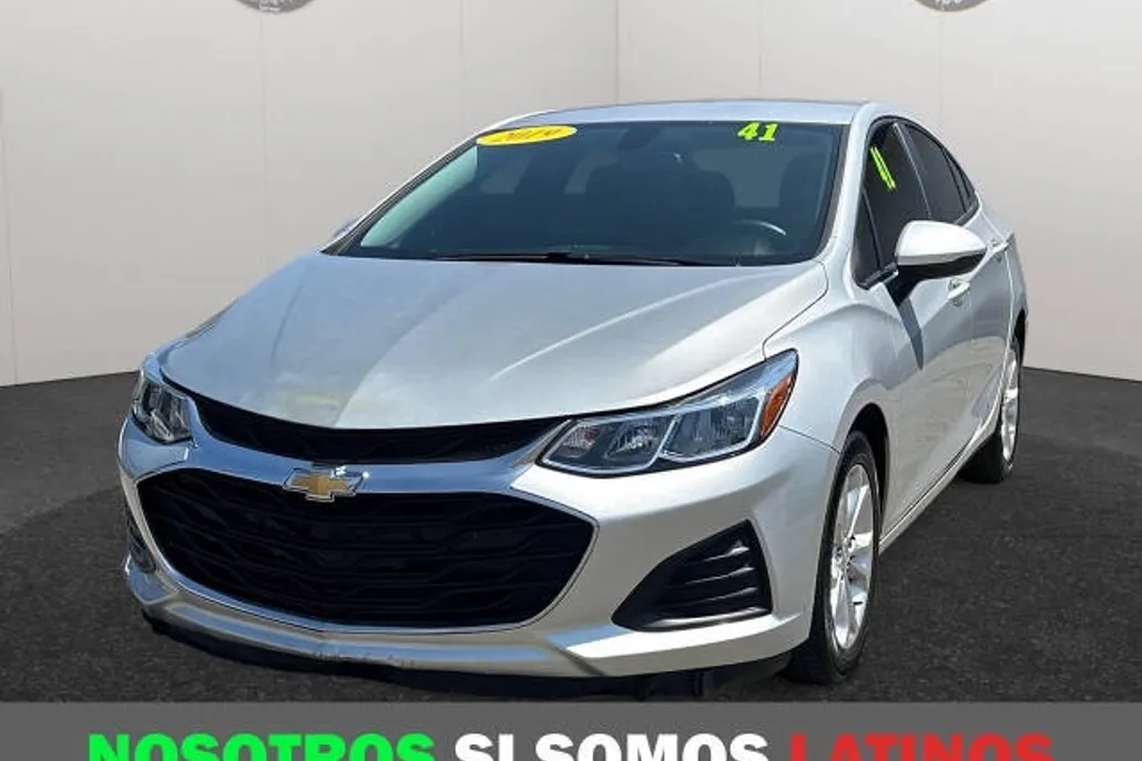 2019 Chevrolet Cruze LS photo 1