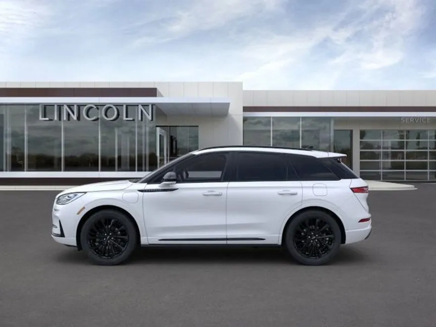 2025 Lincoln Corsair Grand Touring photo 3
