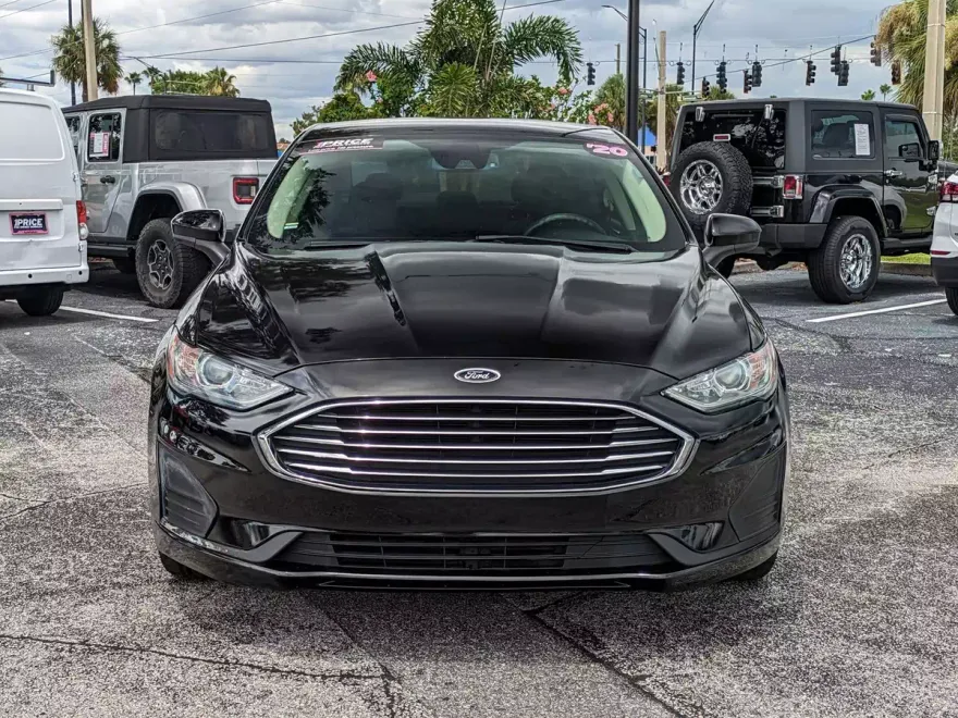 2020 Ford Fusion SE photo 1