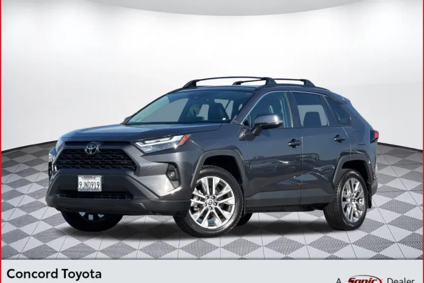 2023 Toyota RAV4 XLE Premium photo 1