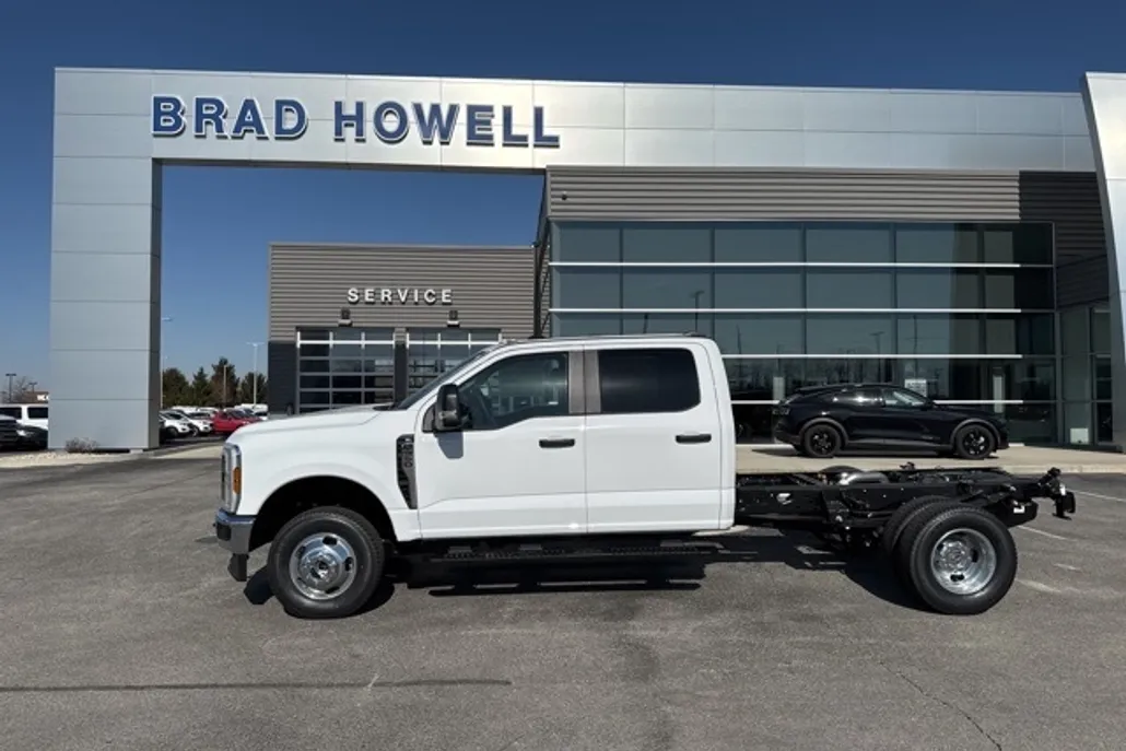 2025 Ford F-350 photo 1