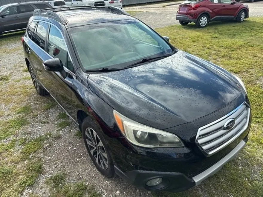 2017 Subaru Outback Limited photo 1