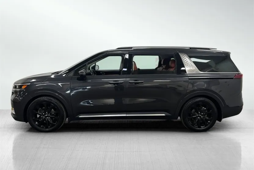 2023 Kia Carnival SX Prestige photo 1