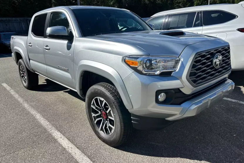 2023 Toyota Tacoma TRD Sport photo 1