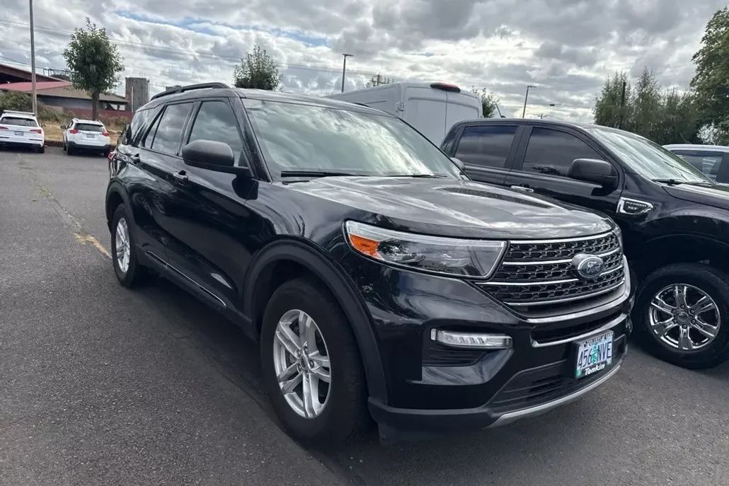2020 Ford Explorer XLT photo 1
