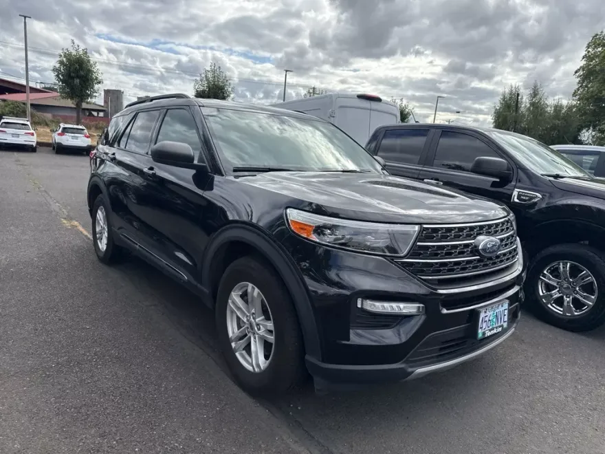 2020 Ford Explorer XLT photo 1