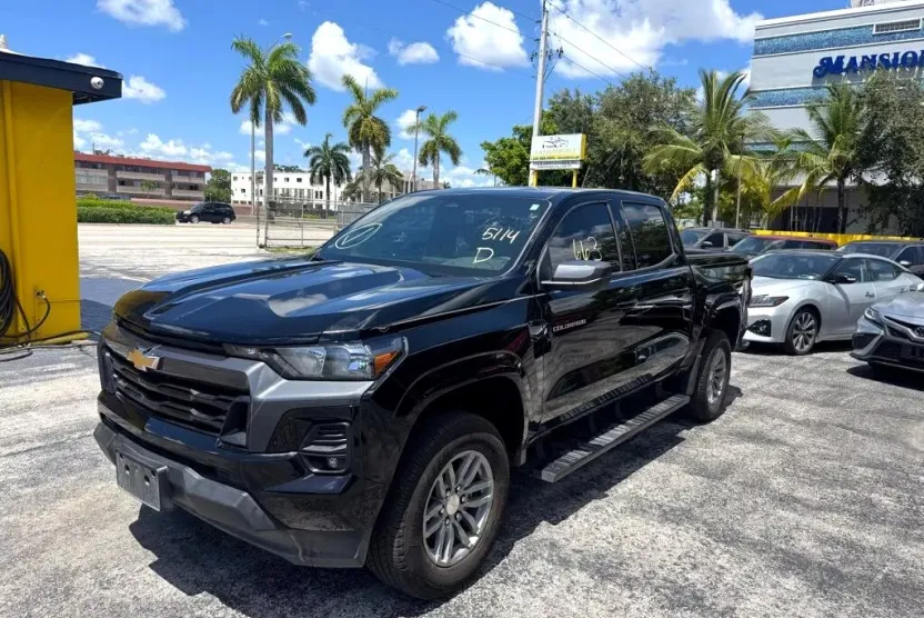 2024 Chevrolet Colorado LT photo 1