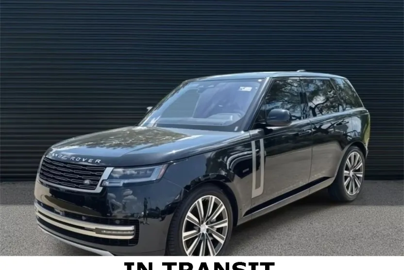 2023 Land Rover Range Rover SE photo 1