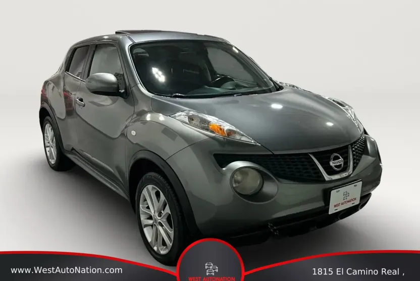 2011 Nissan Juke SV photo 1