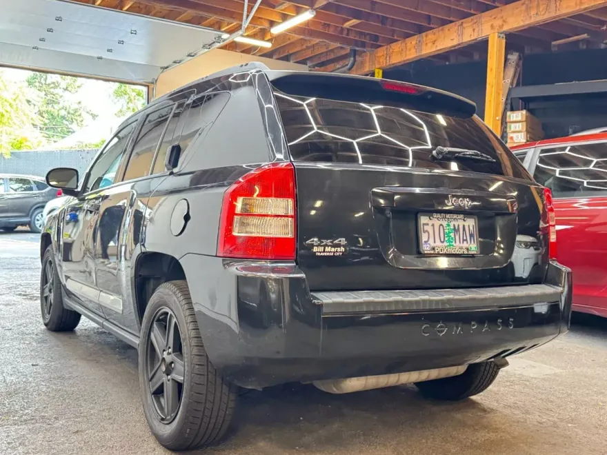 2010 Jeep Compass Sport photo 2