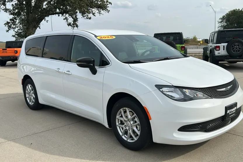2026 Chrysler Voyager LX photo 1