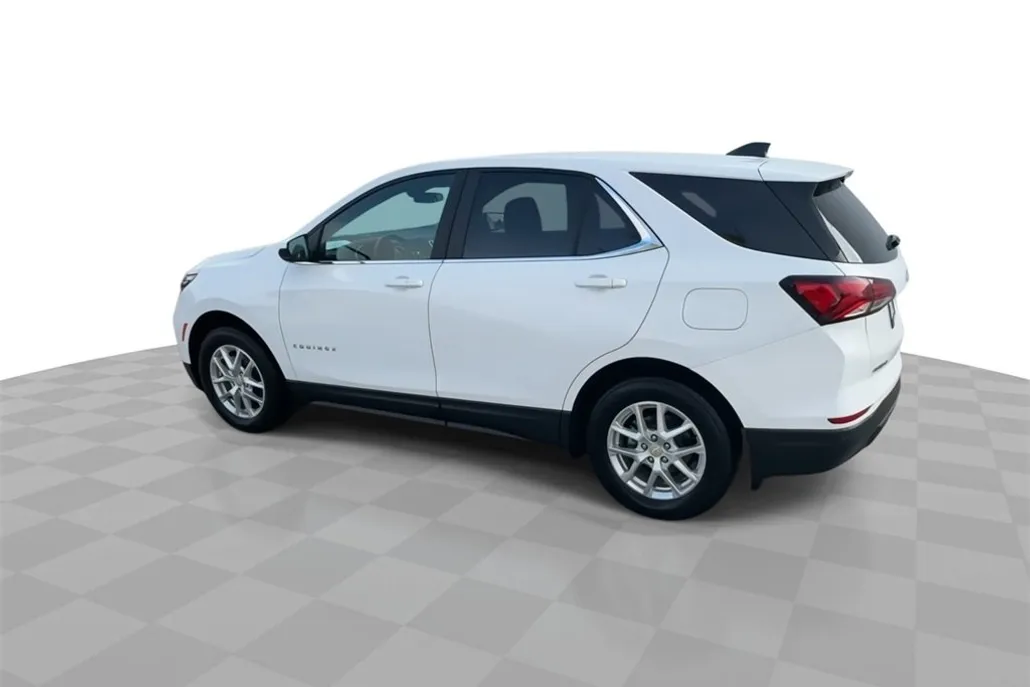 2022 Chevrolet Equinox LT photo 1